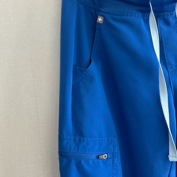 Figs womens scrubs set top S bottoms XS blue technical collection - Picture 9 of 9